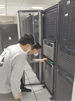 坚守在服务器旁 IT运维团队的“扎营”轮班记